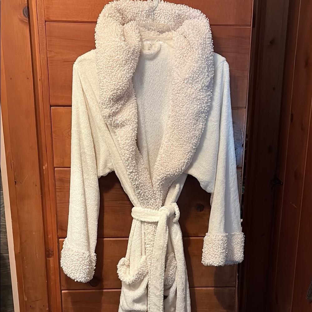 Pottery Barn Cream Plush Sherpa Robe